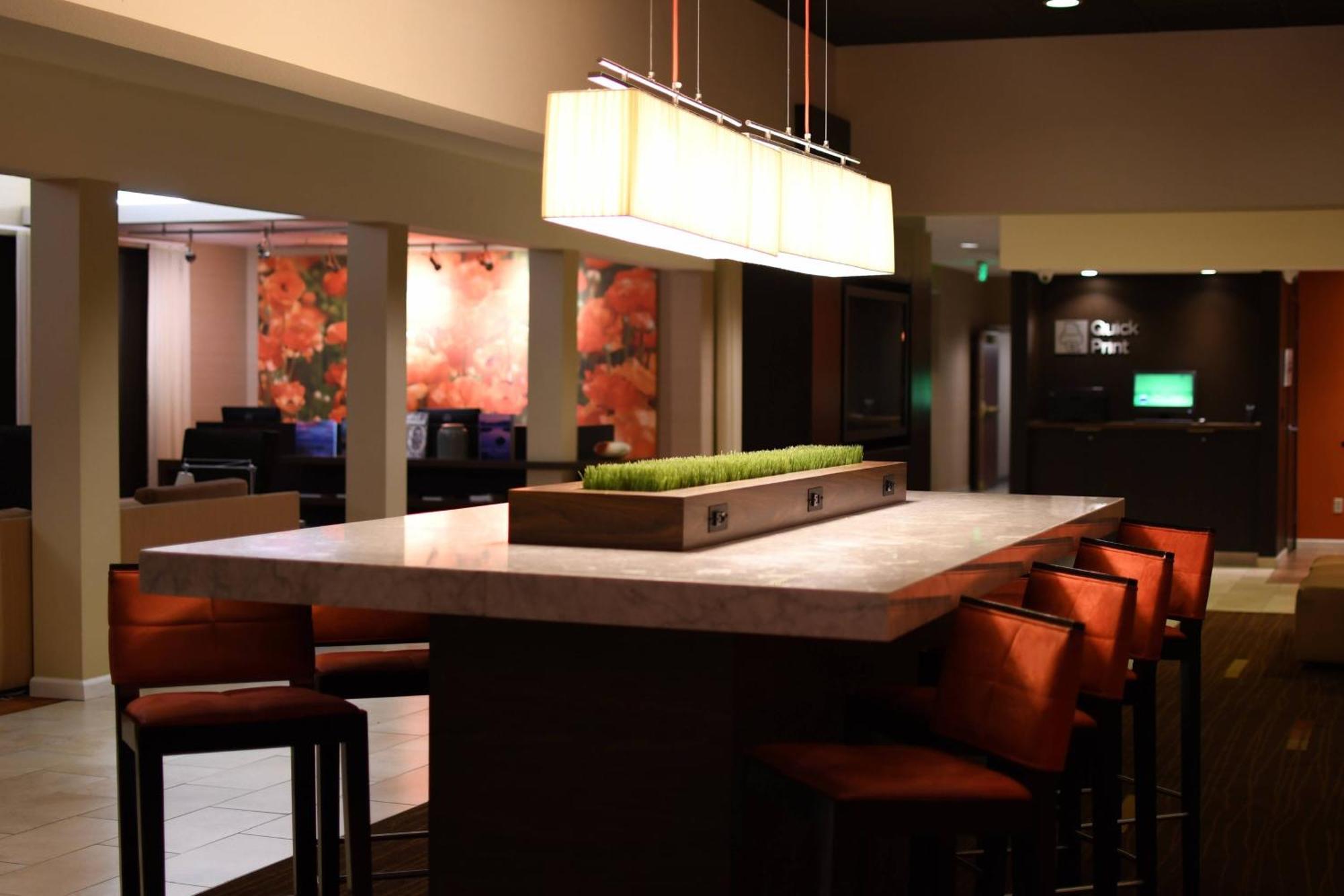 Courtyard By Marriott Вакавил Екстериор снимка