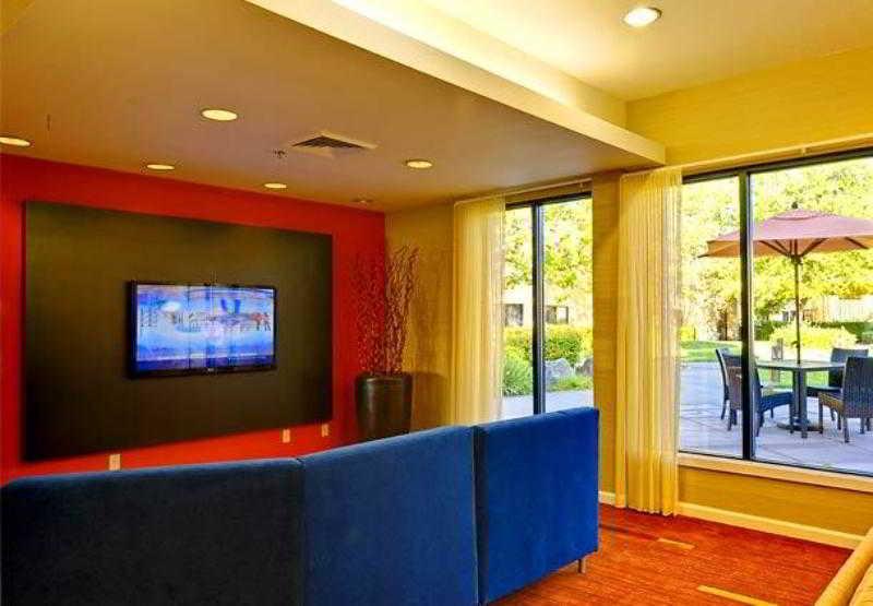 Courtyard By Marriott Вакавил Екстериор снимка