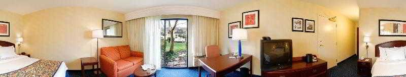 Courtyard By Marriott Вакавил Екстериор снимка