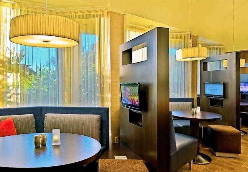 Courtyard By Marriott Вакавил Ресторант снимка